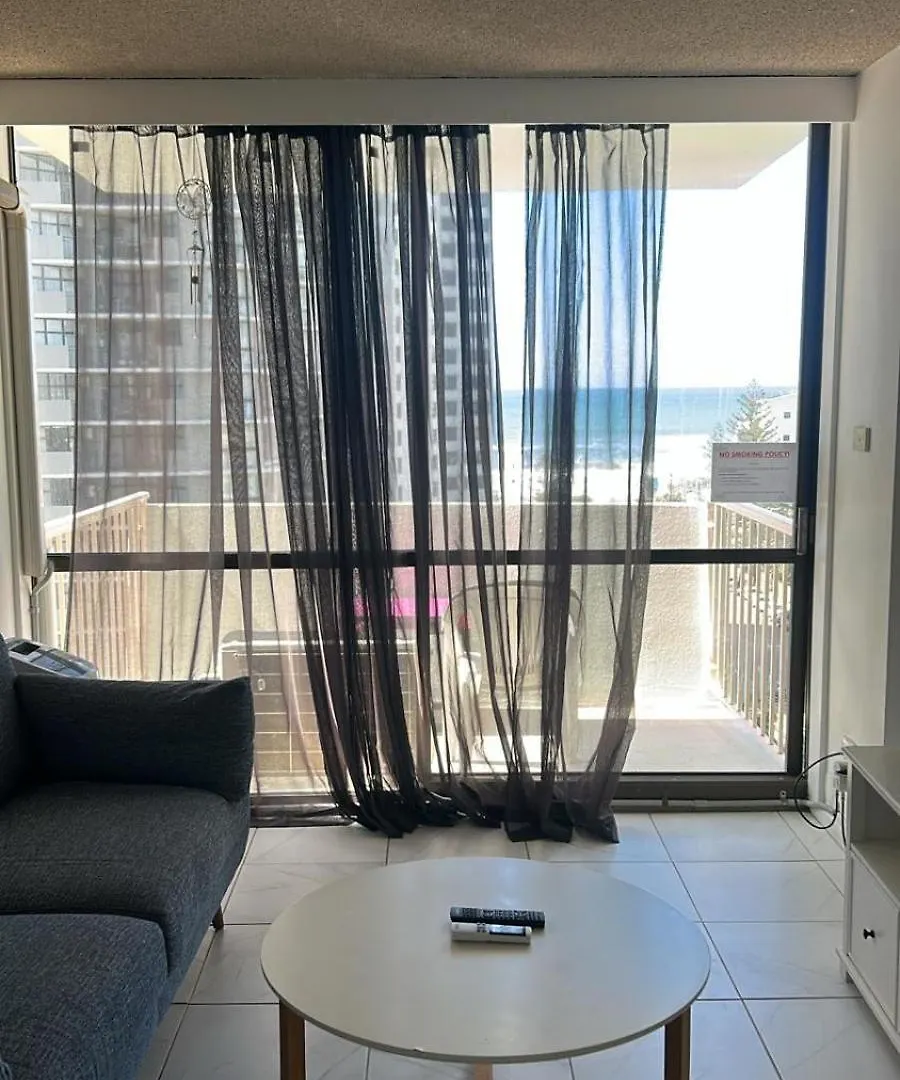Surfers Private Apartment