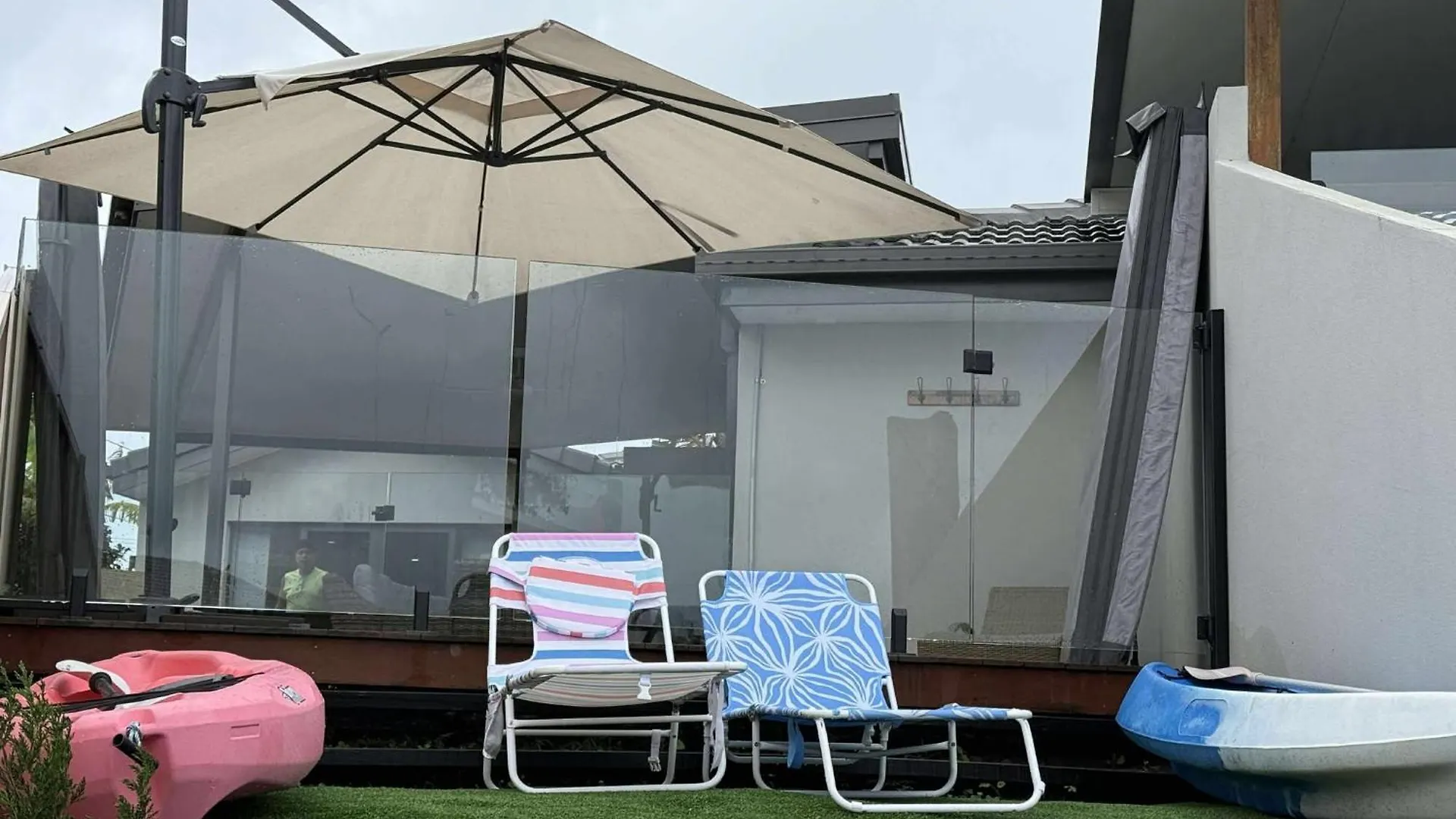 Lux Waterfront Villa With Magnesium Spa - The Goldie Villa *