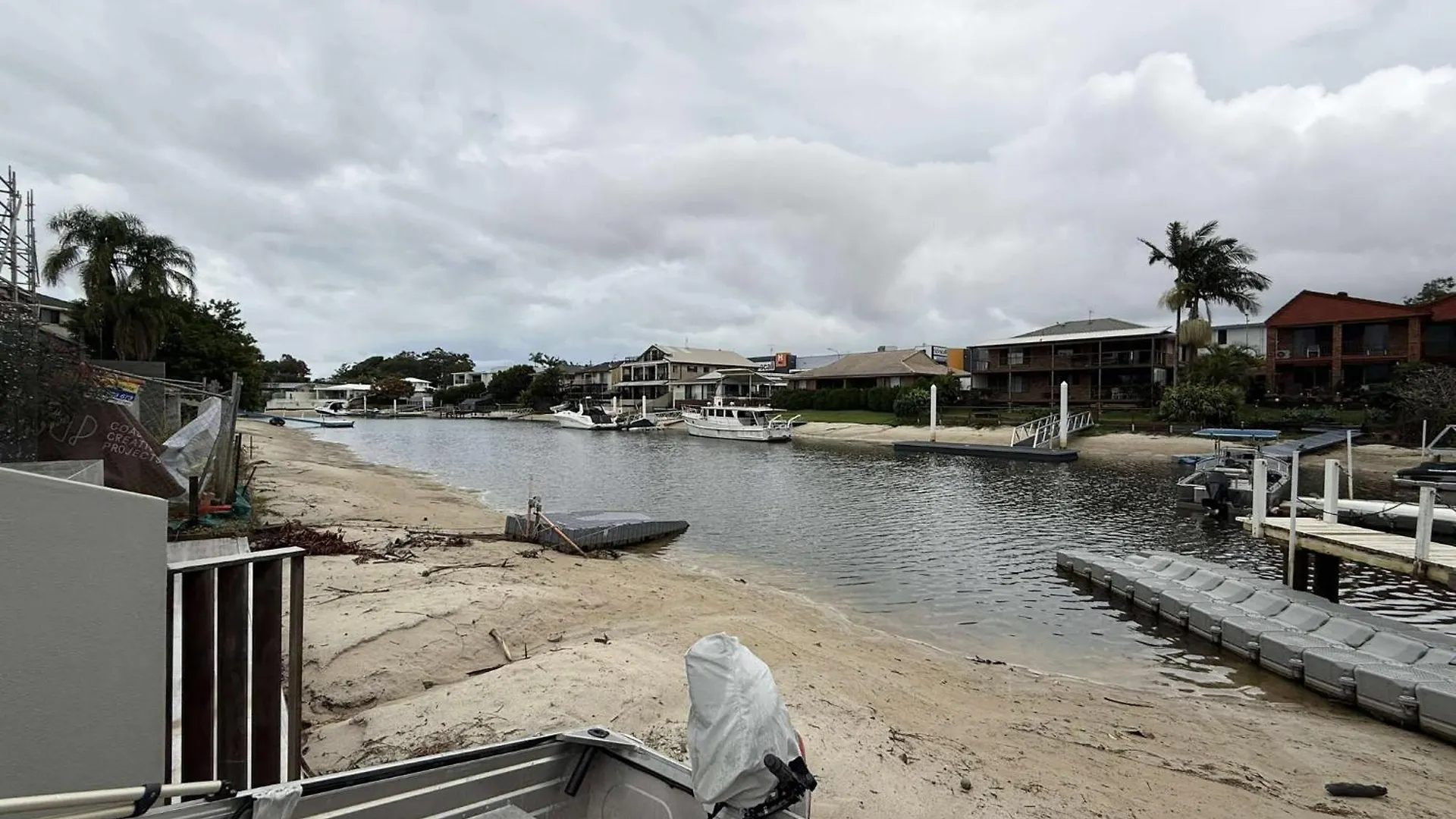 Villa Lux Waterfront Villa With Magnesium Spa - The Goldie Gold Coast