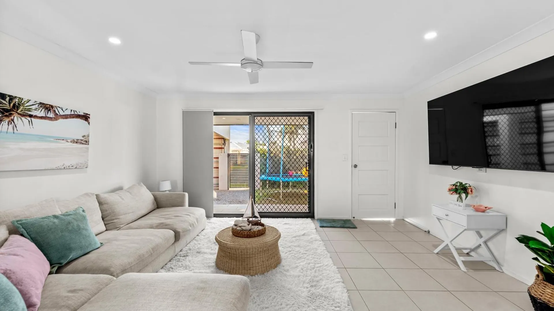 Villa Lux Waterfront Villa With Magnesium Spa - The Goldie