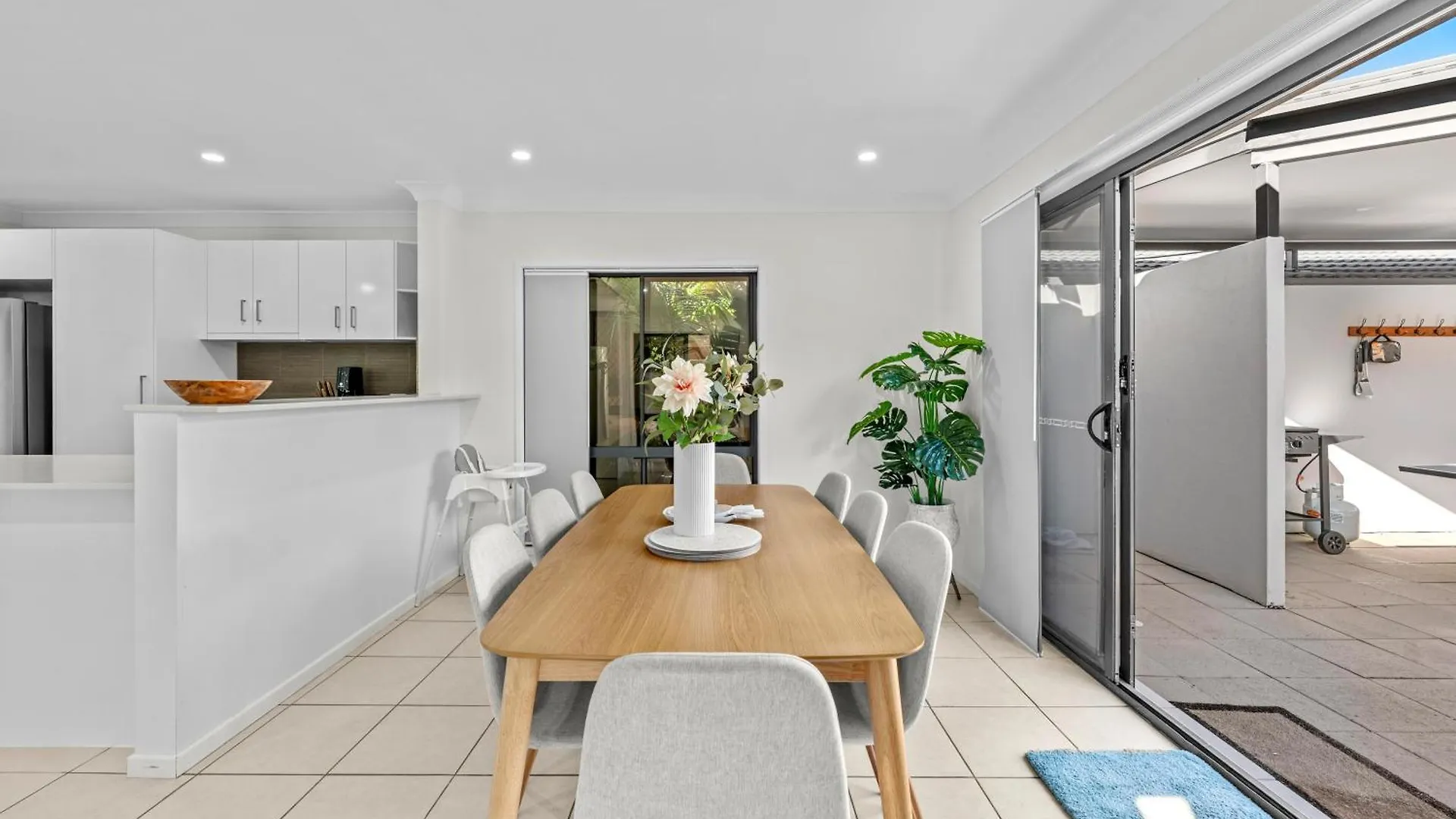 Lux Waterfront Villa With Magnesium Spa - The Goldie * Gold Coast