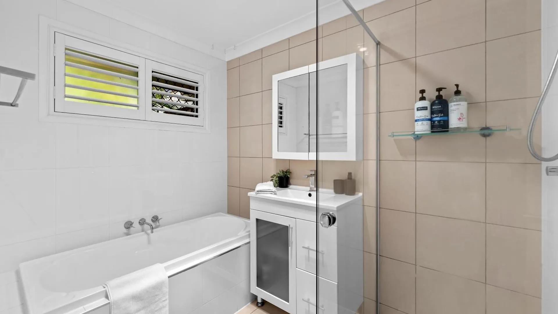 Villa Lux Waterfront Villa With Magnesium Spa - The Goldie Gold Coast