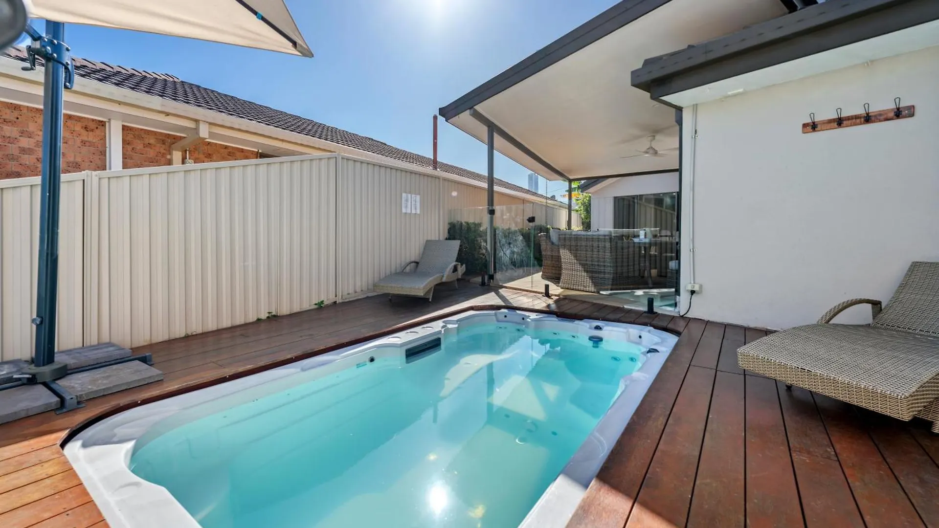 Lux Waterfront Villa With Magnesium Spa - The Goldie