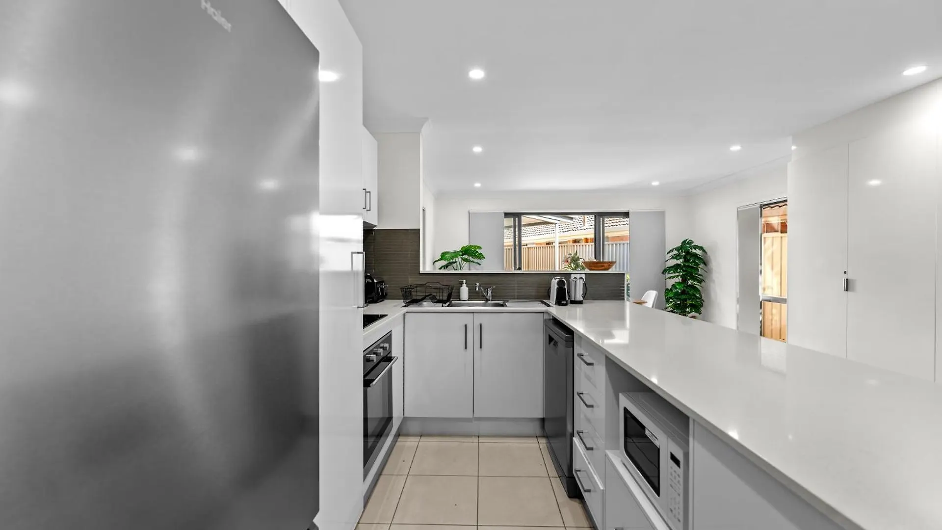 Lux Waterfront Villa With Magnesium Spa - The Goldie Gold Coast