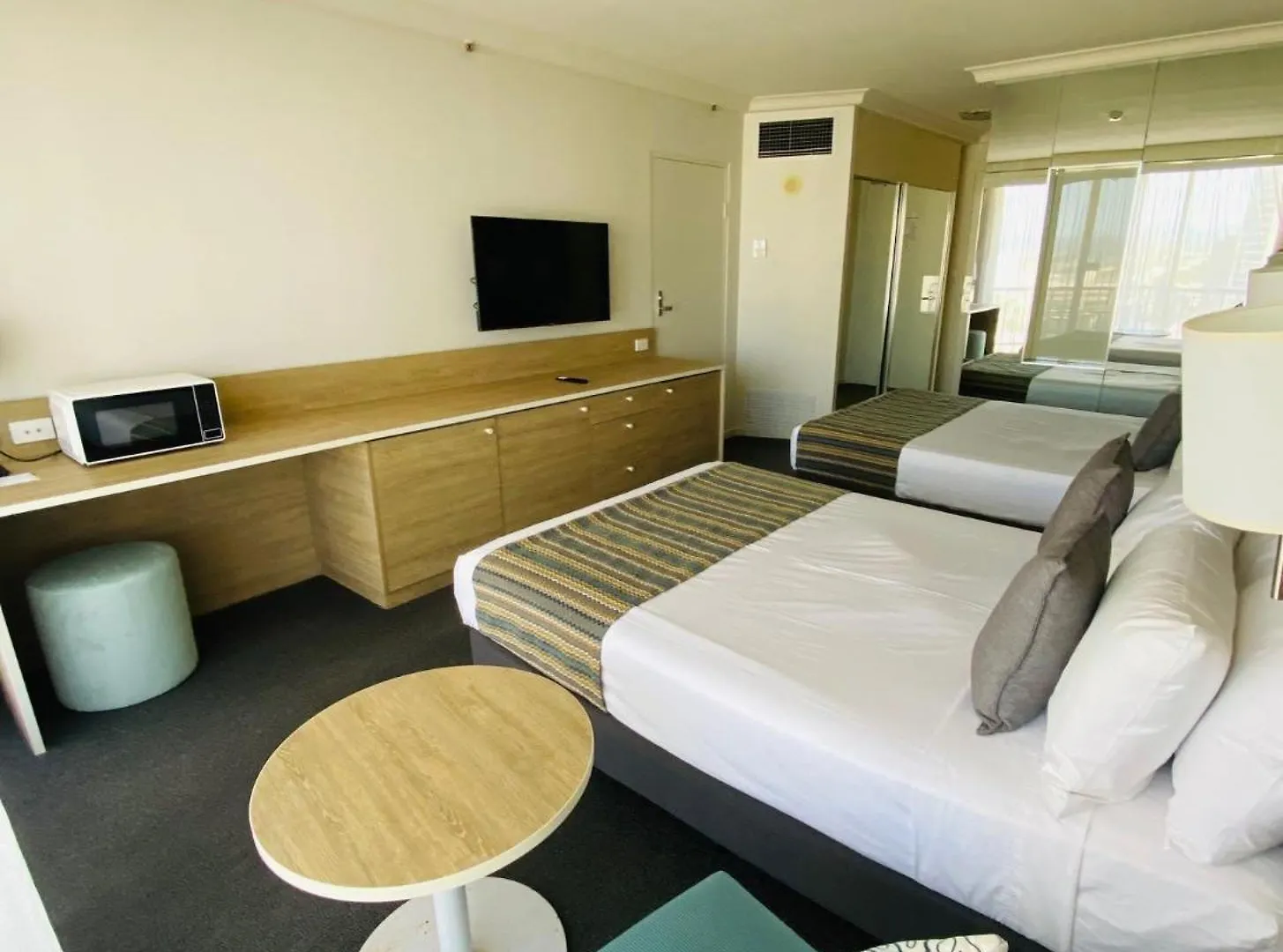 Sea View Heart Of Surfers Paradise 4*