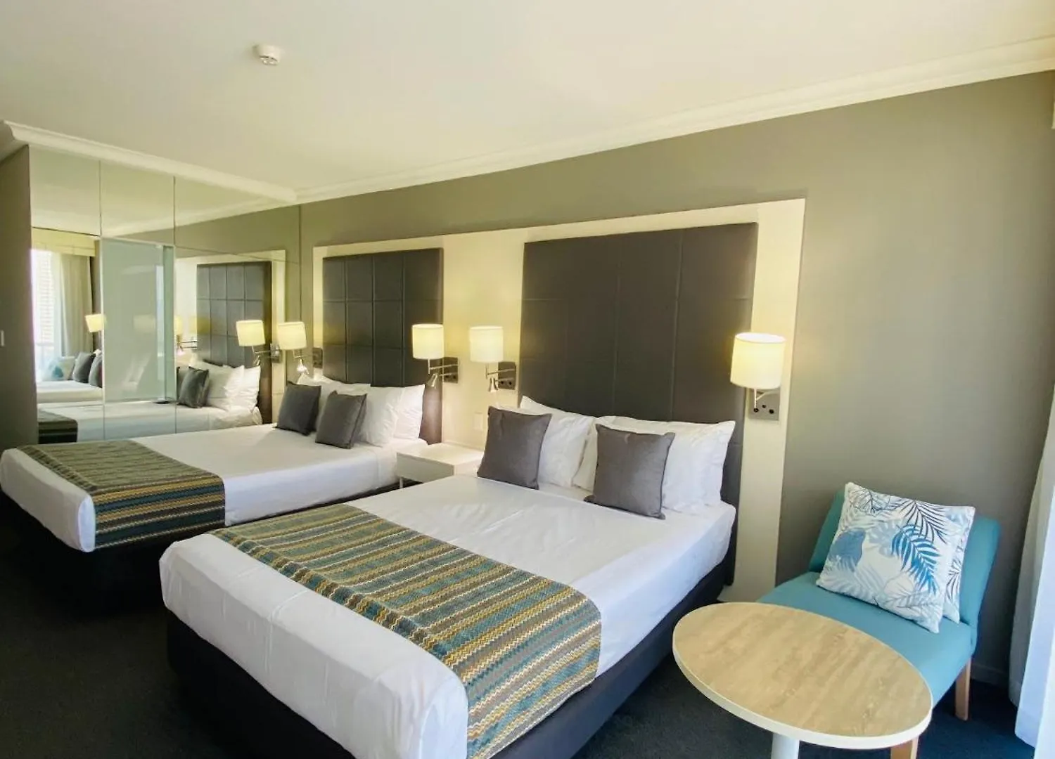 Hotel Sea View Heart Of Surfers Paradise Gold Coast