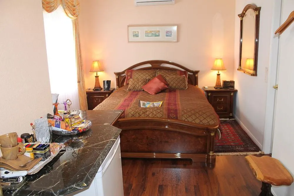 Della Rosa Bed & Breakfast