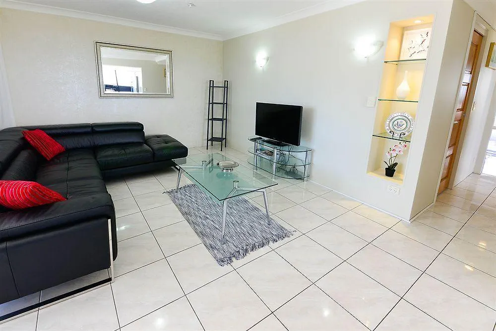 Broadwater Shores Waterfront Aparthotel