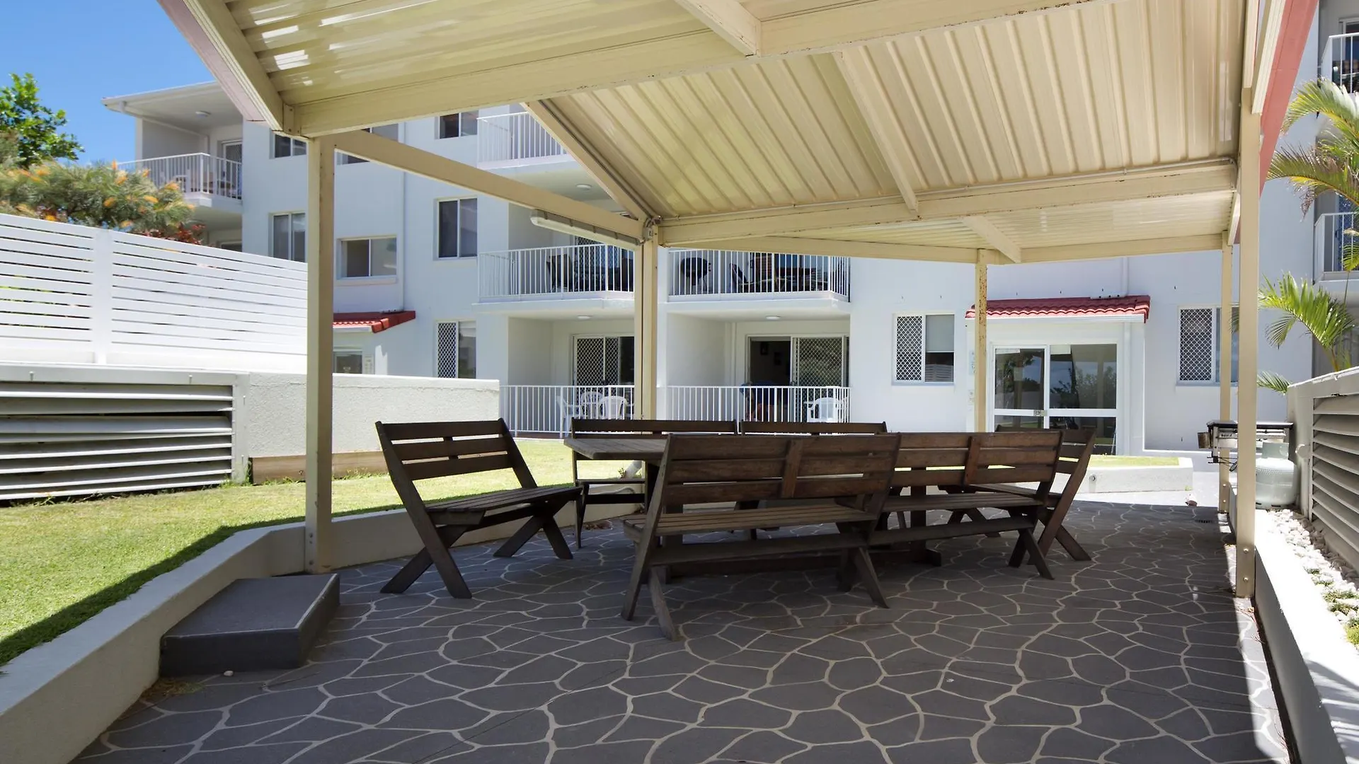 Burleigh Point Aparthotel