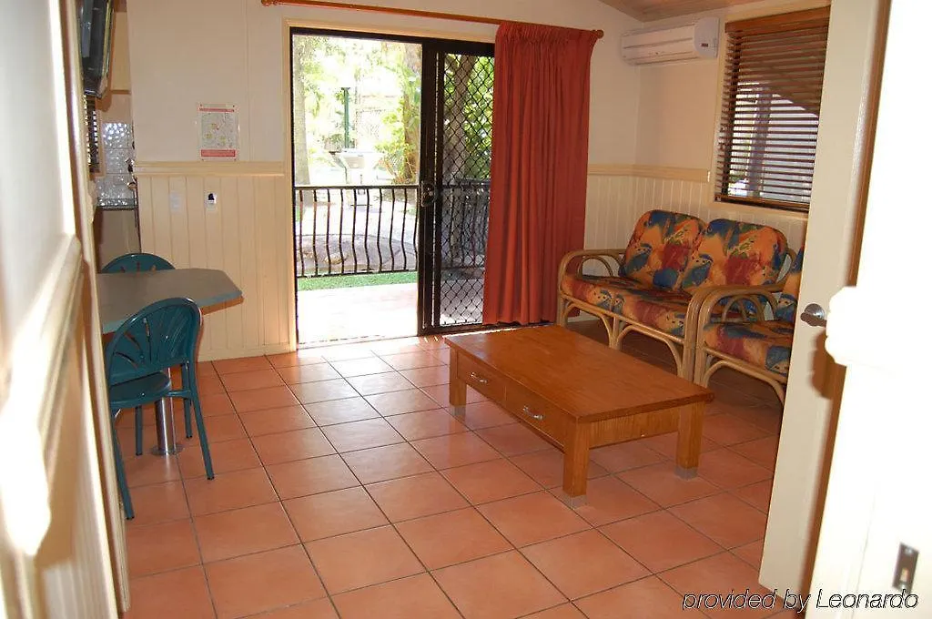Ashmore Palms Village Resort 4*