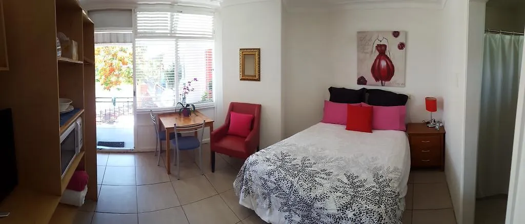 Motel Burleigh Break