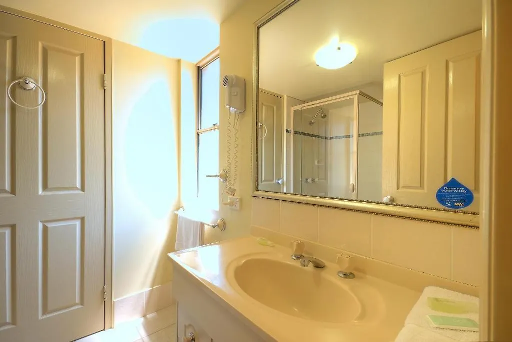 Bila Vista Kirra Beachside Aparthotel 3*