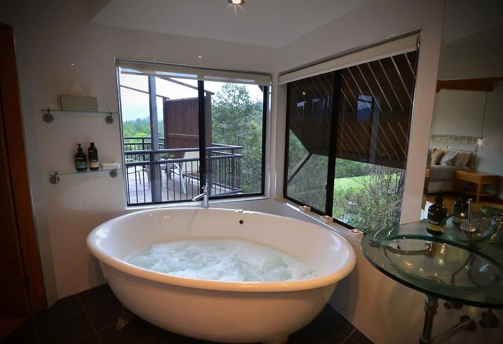 Ecoasis Lodge Uki