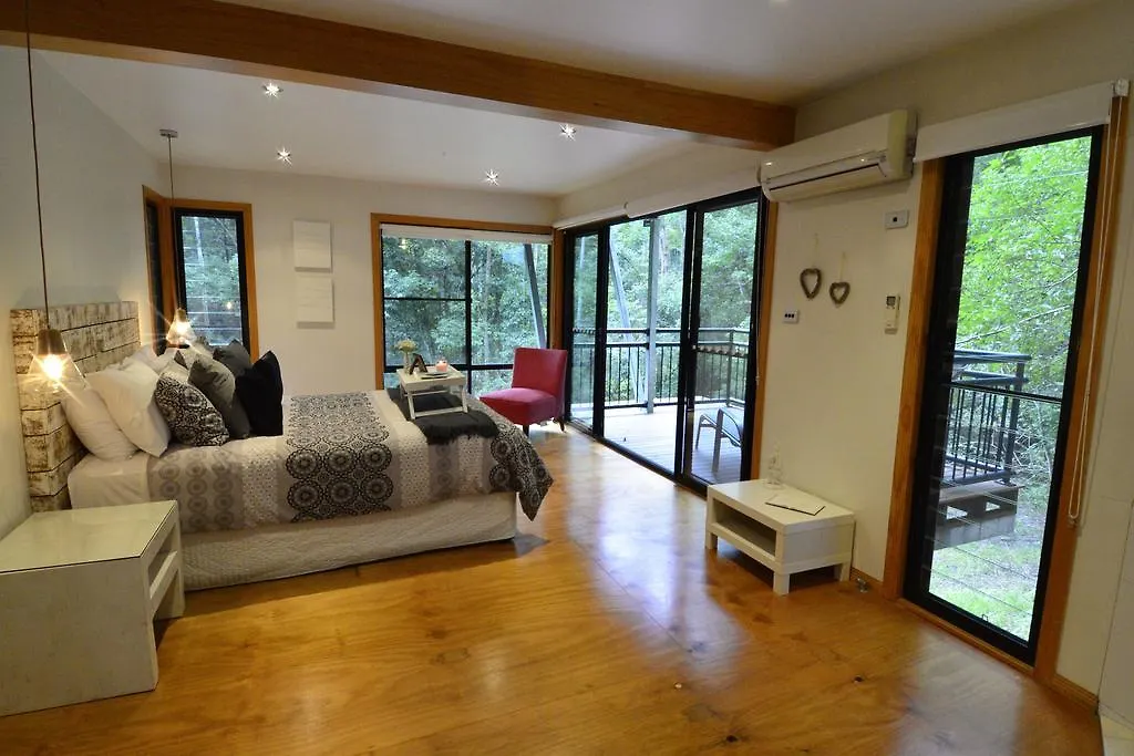 Ecoasis Lodge *