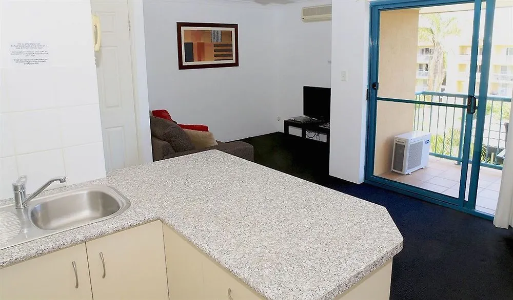 מלון דירות Karana Palms 3*