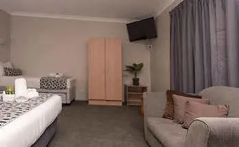 Hotel Broadwater 3*