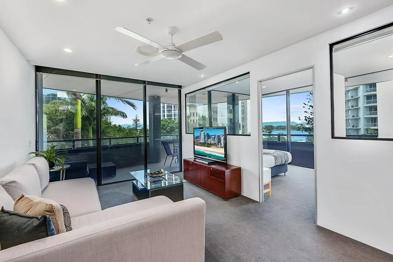 Apartment Circle On Cavill, And Sub Penthouses - We Accommodate *