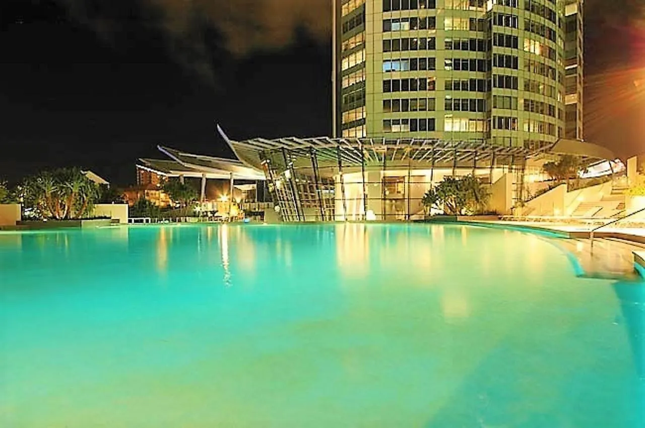 Queensland's Tallest Hamilton Avenue Surfers Paradise * Gold Coast