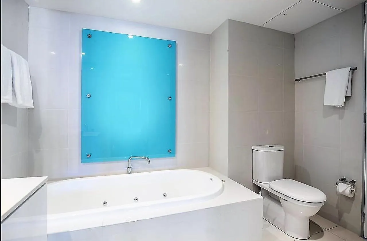 Apartment Queensland's Tallest Hamilton Avenue Surfers Paradise *