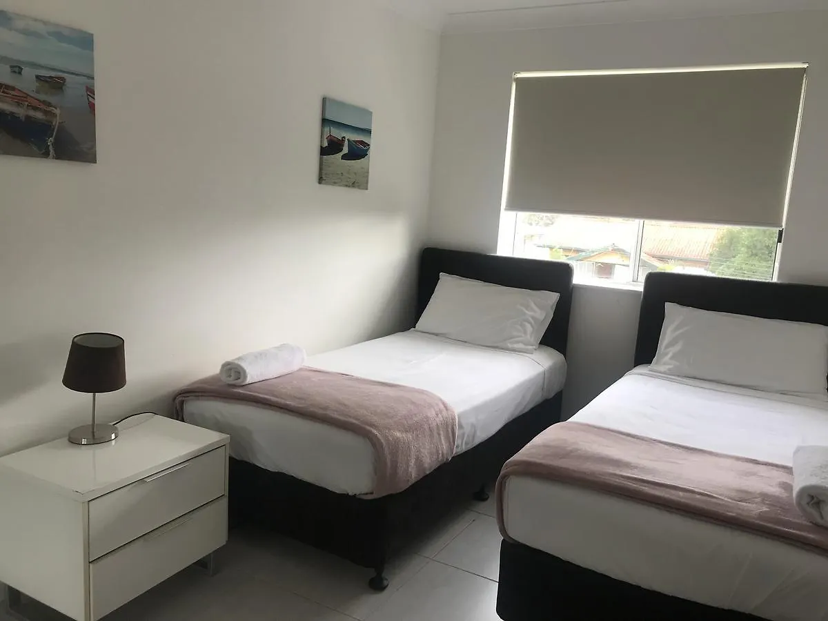 Anchordown Aparthotel 3*