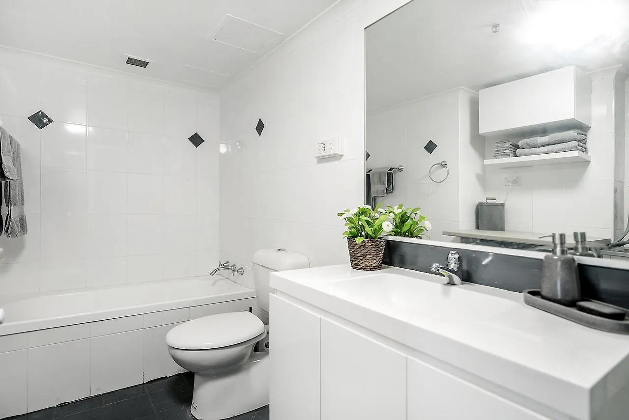 Surfers Beachcomber Private Apartment Gold Coast