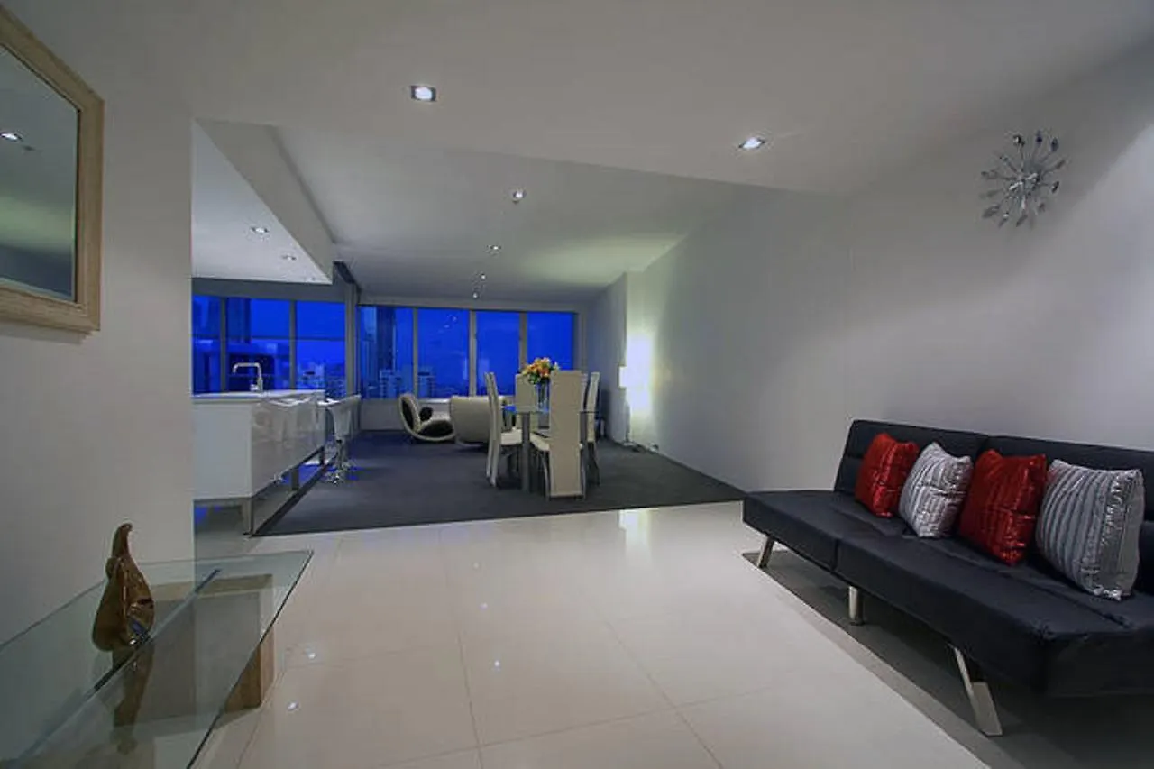 Queensland's Tallest Hamilton Avenue Surfers Paradise Apartment