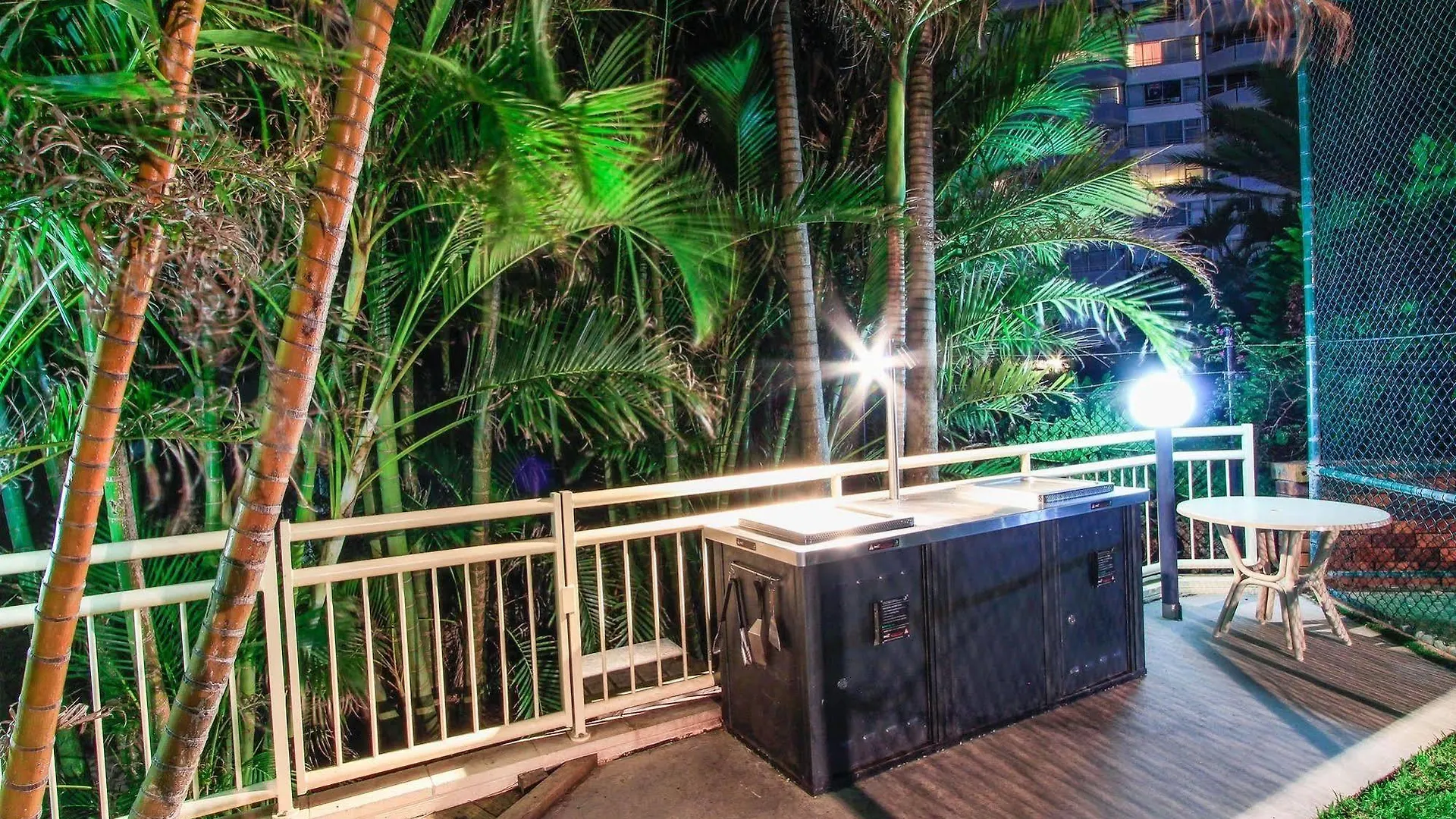 Seacrest Beachfront Surfers Paradise Aparthotel Gold Coast