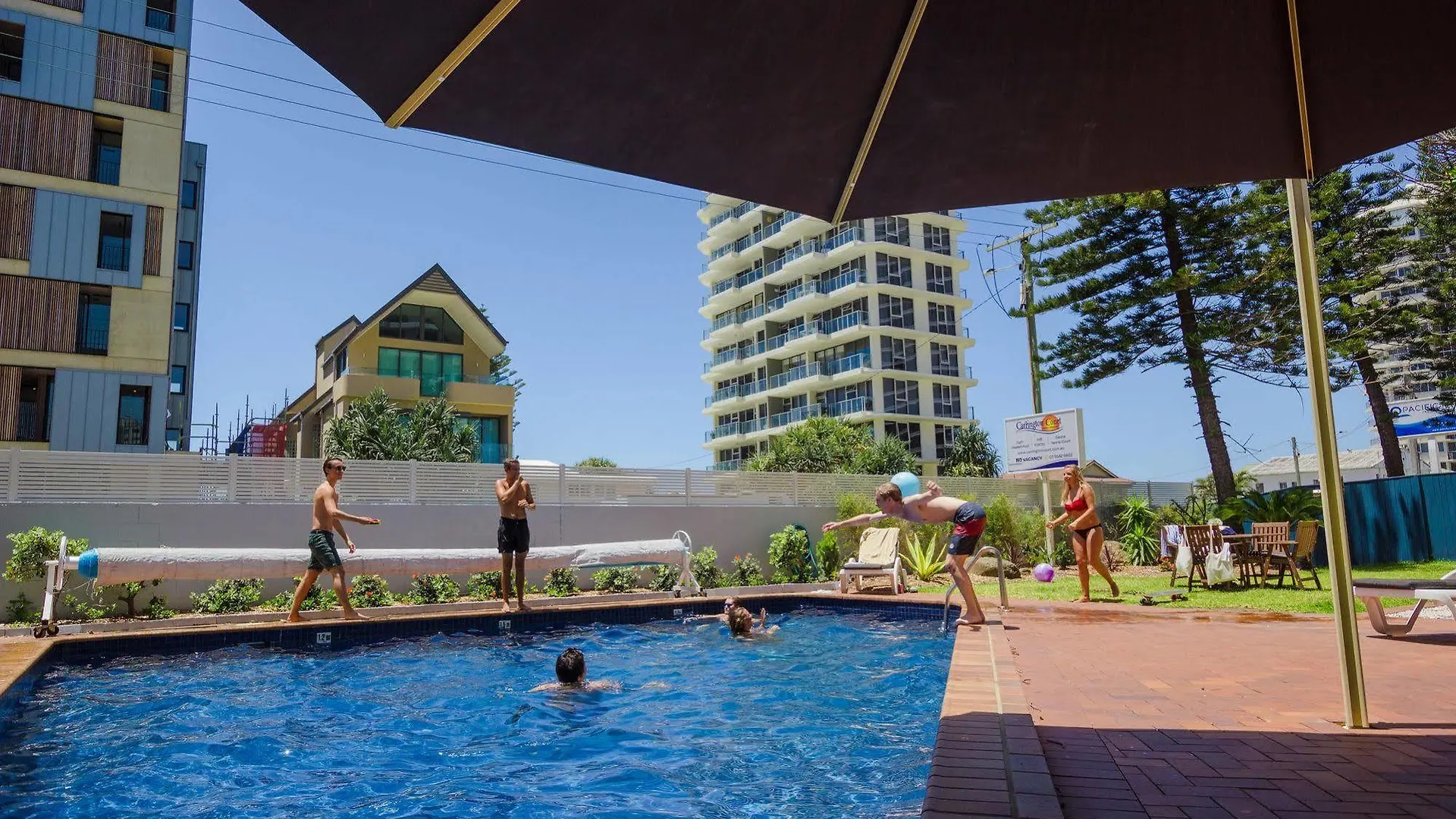 Carrington Court Aparthotel Main Beach