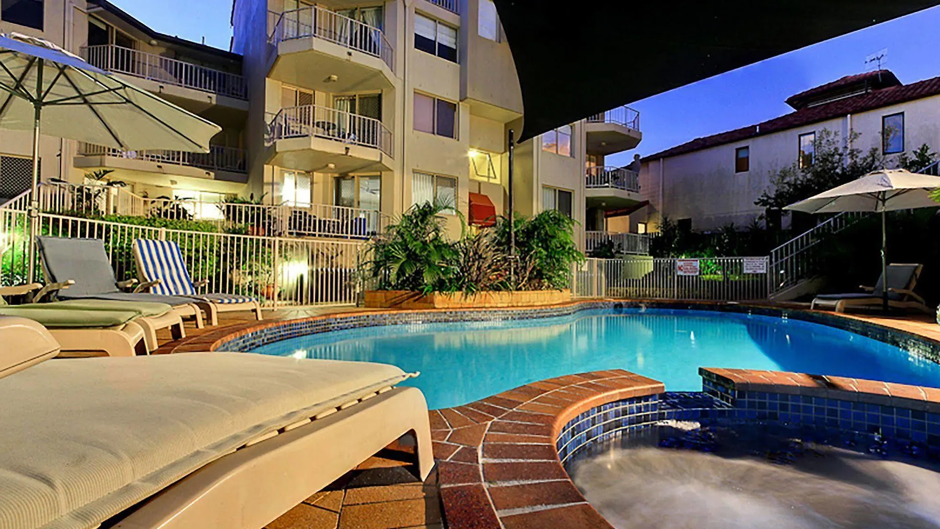 Sandcastles On Currumbin Beachfront, 4*