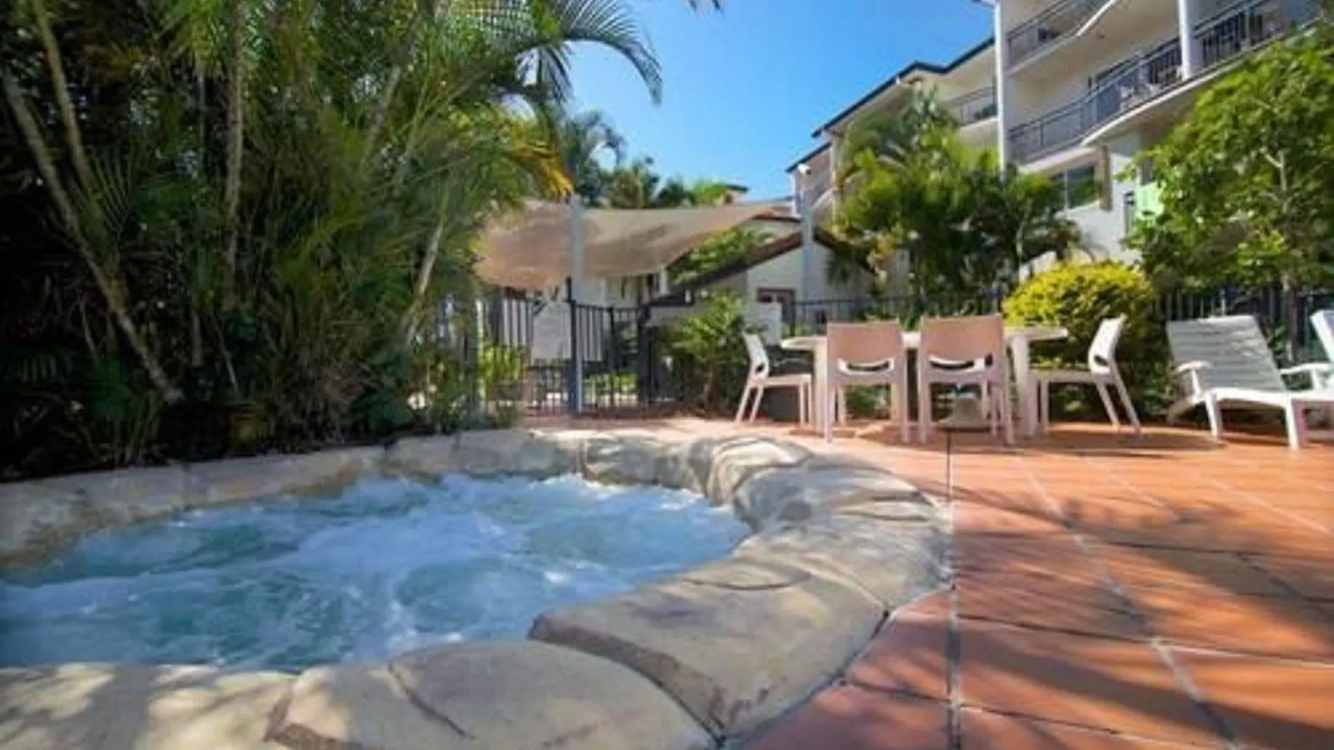 Blue Water Bay Villas 3*