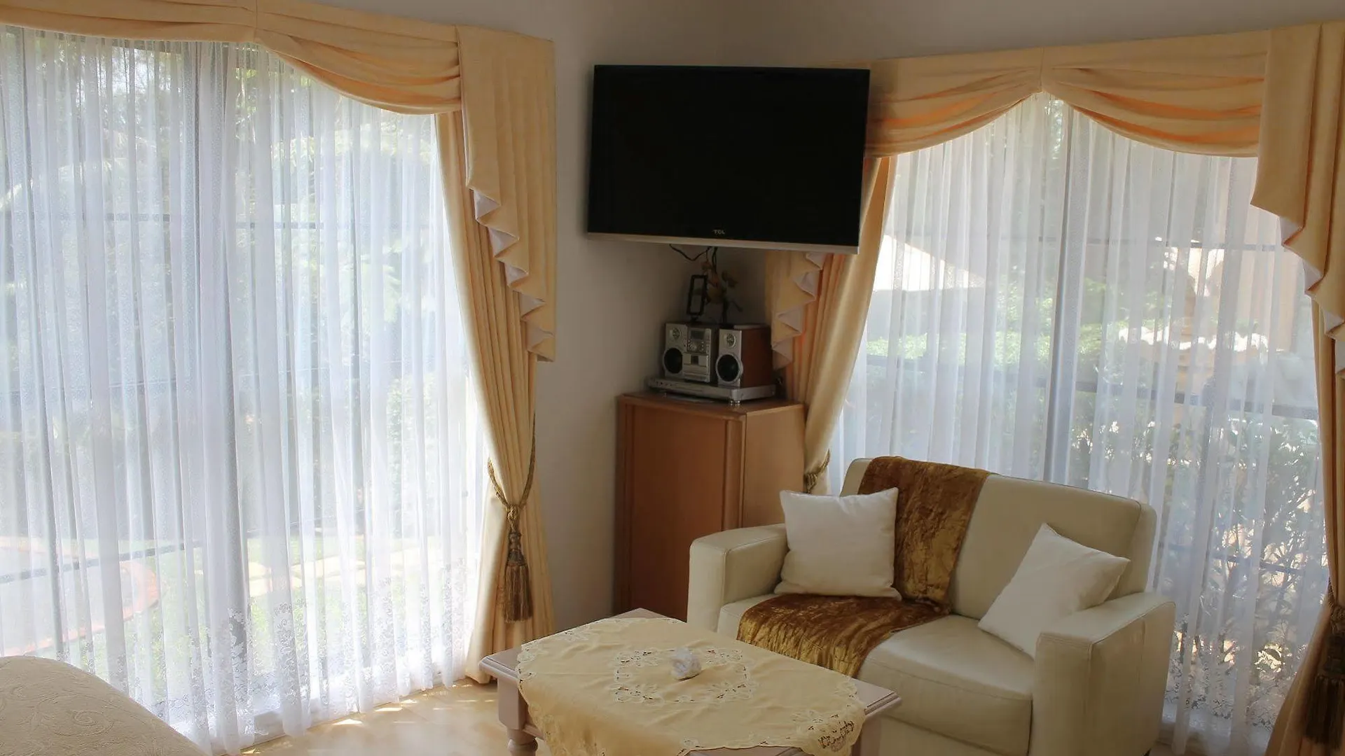 Della Rosa Bed & Breakfast 4*