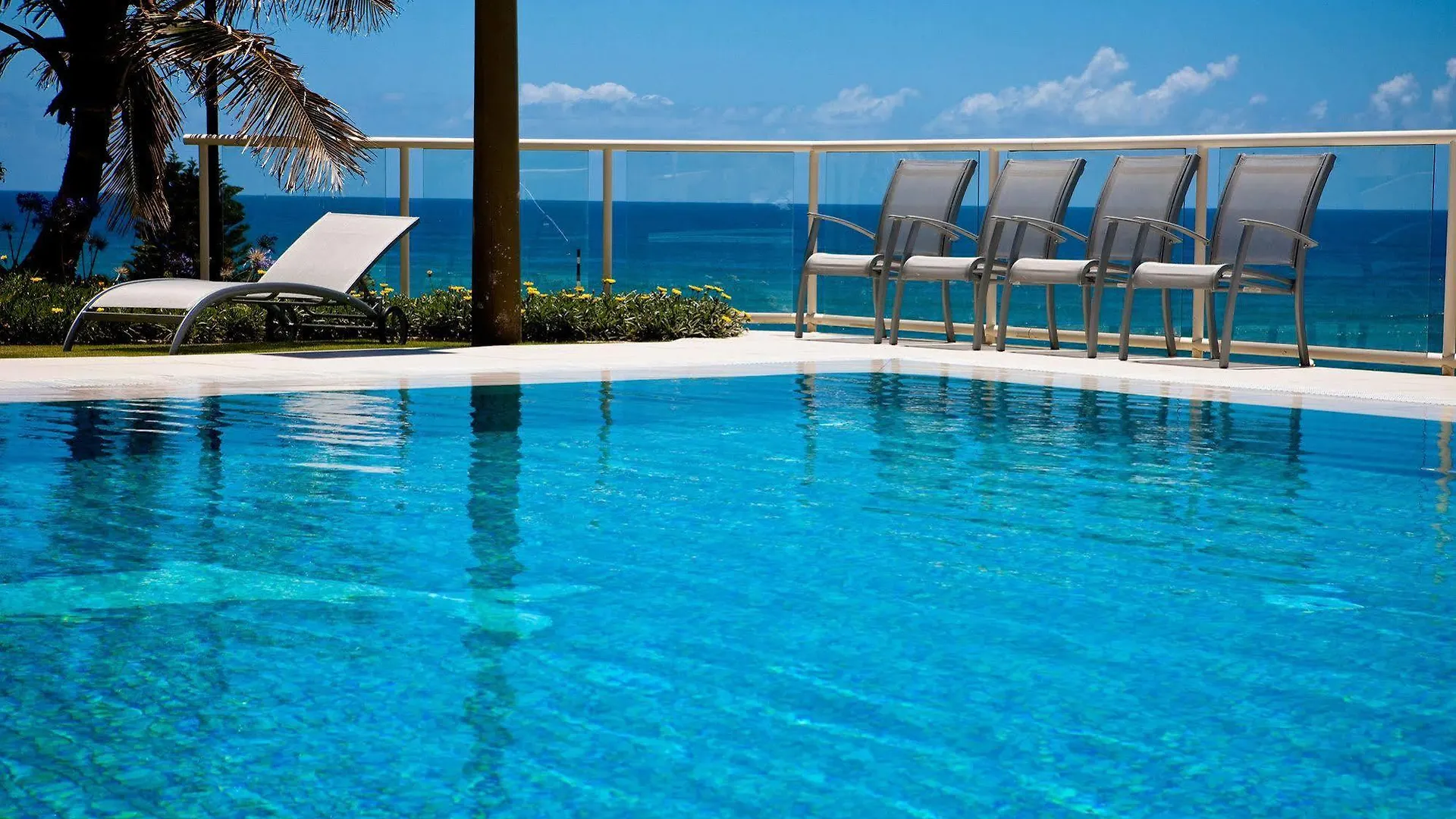Paradise Centre Aparthotel 4*