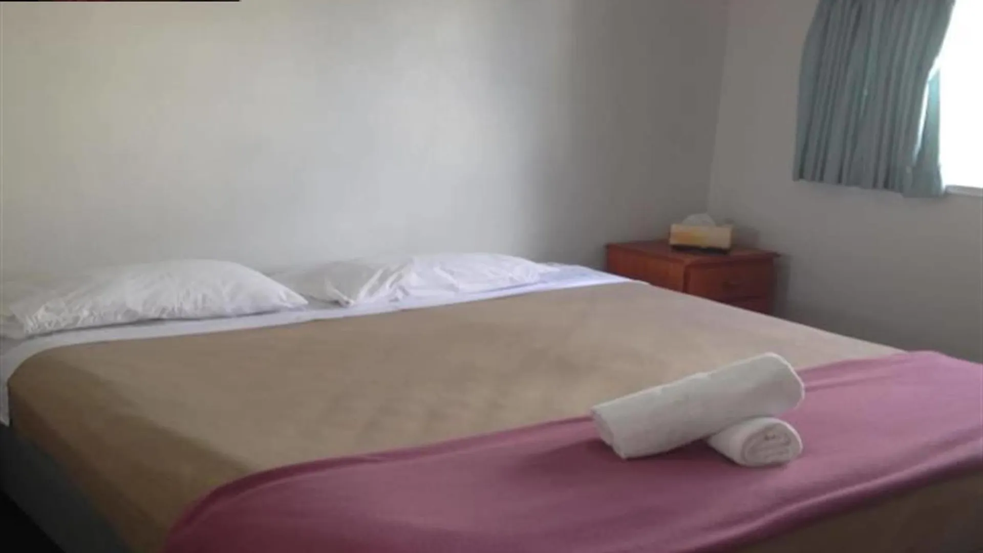 Raffles Royale Apartment *