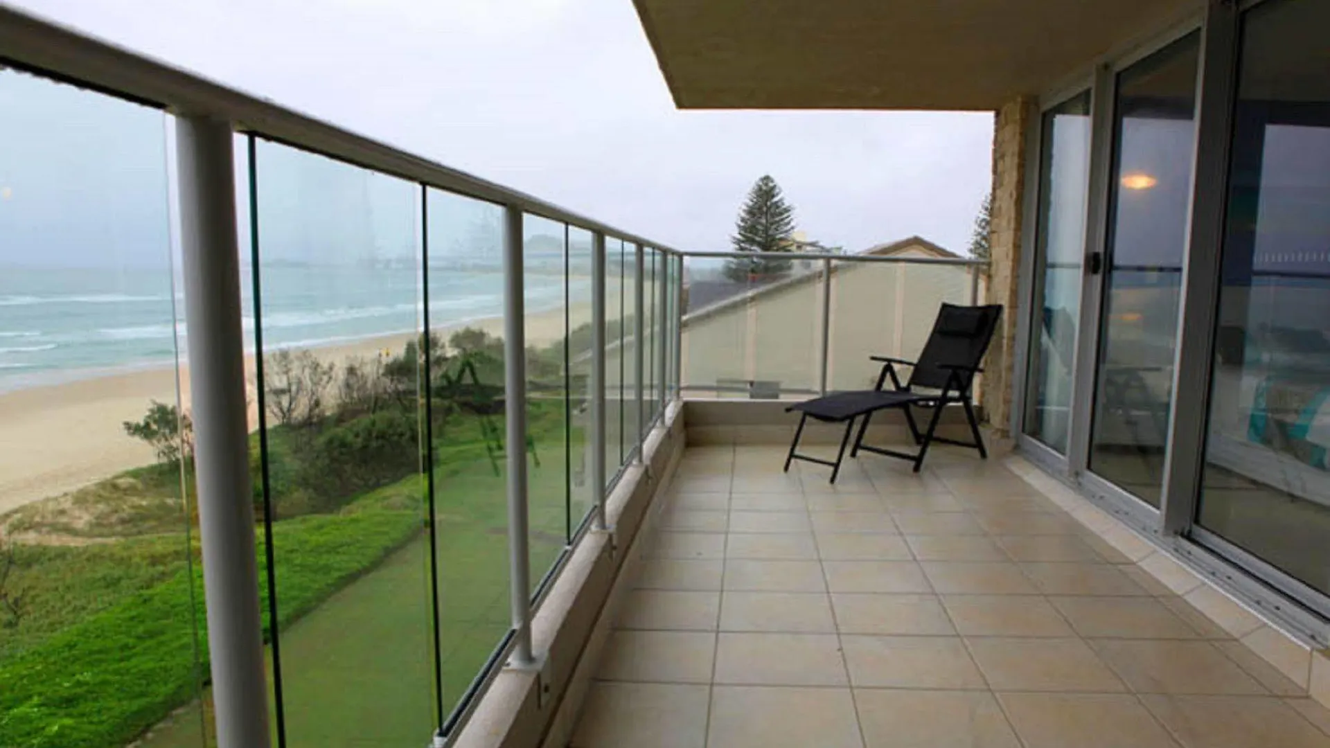 Pacific Surf Absolute Beachfront Gold Coast