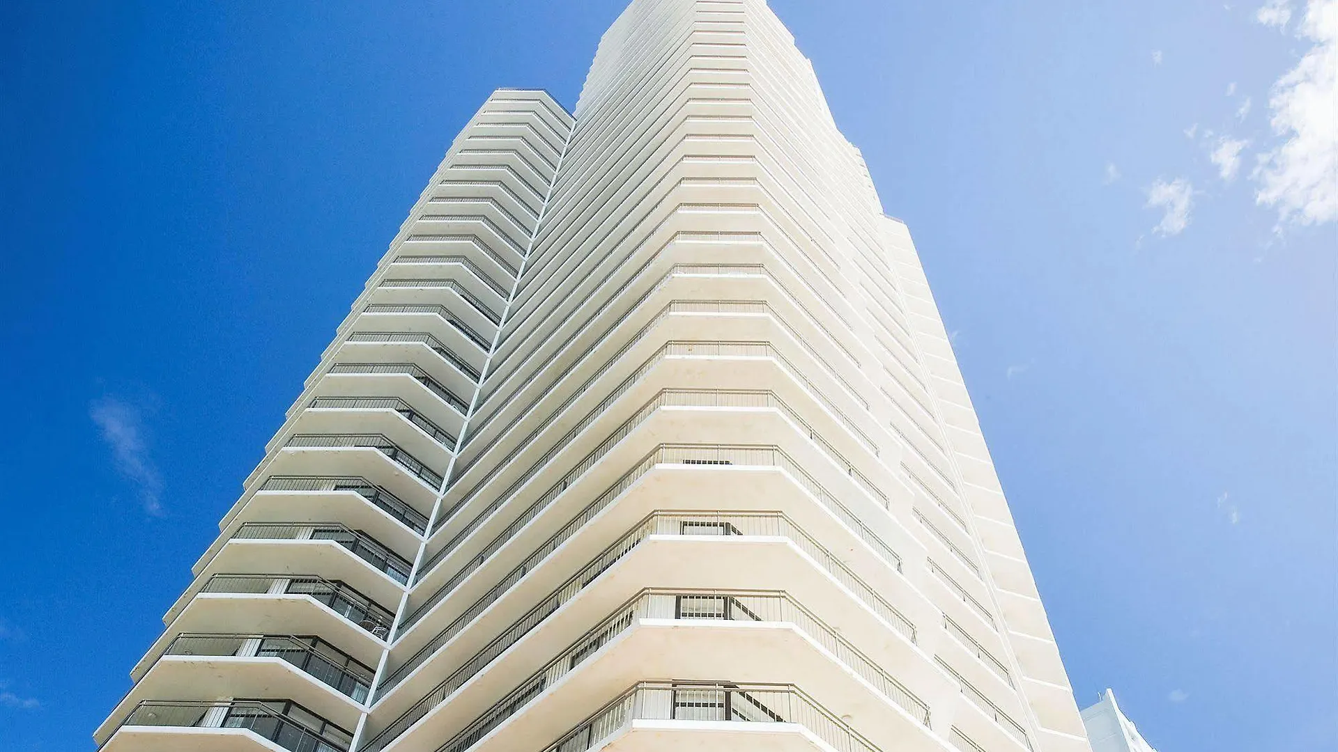 Aparthotel Breakfree Imperial Surf 3*