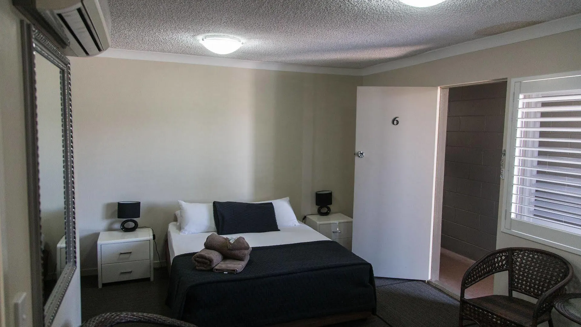 Tropicana Motel 3*