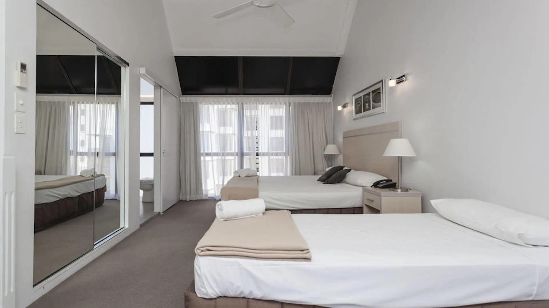 Broadbeach Travel Hotel apartamentowy Gold Coast