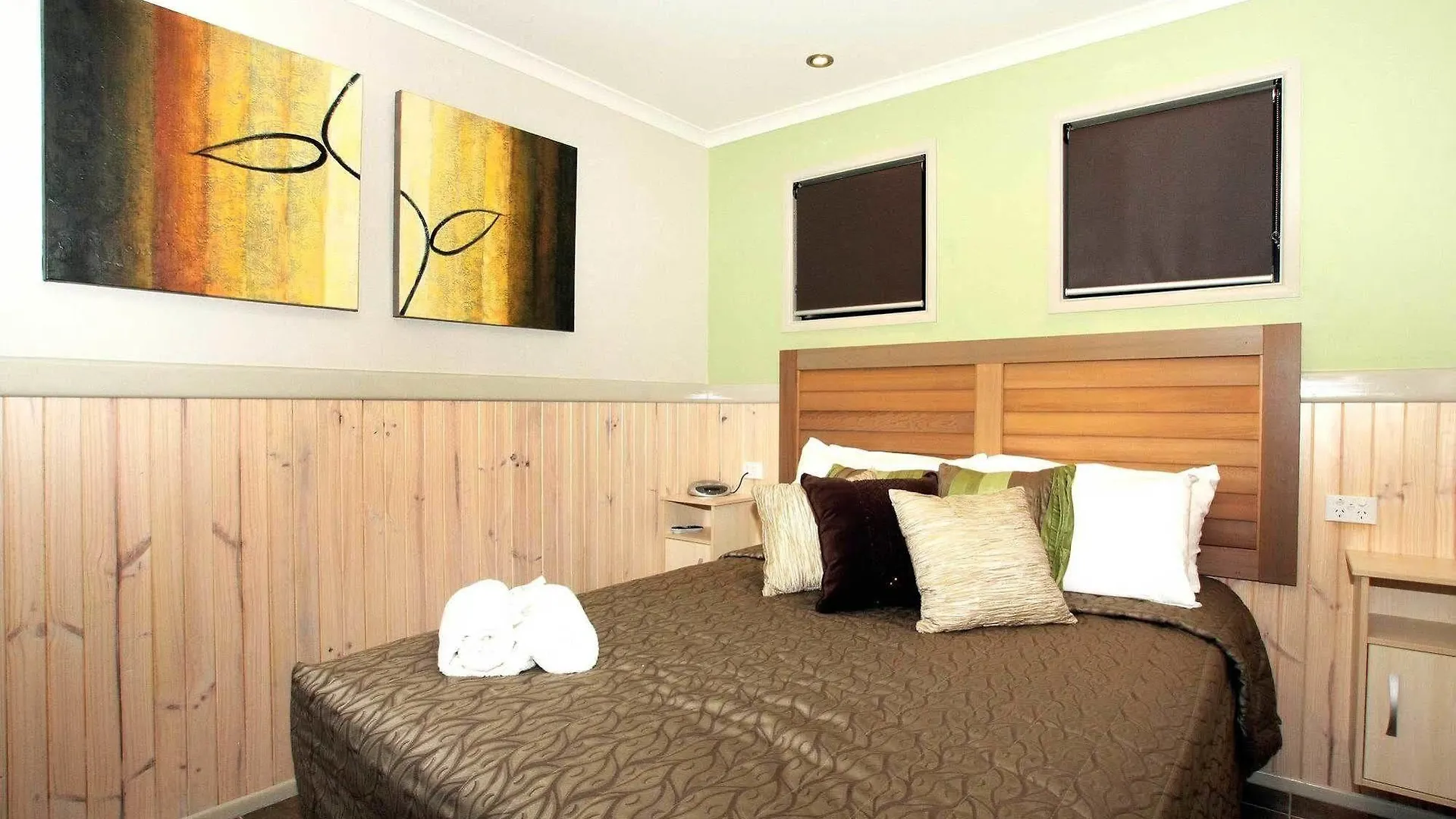 Burleigh Tourist Park Hotel 2*