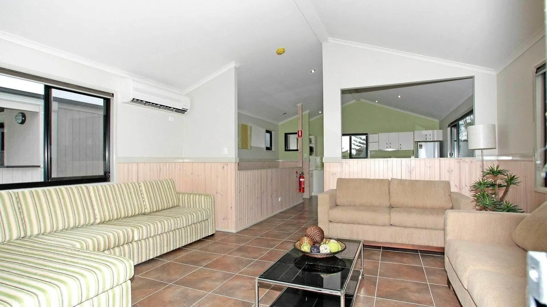 Burleigh Tourist Park Hotel