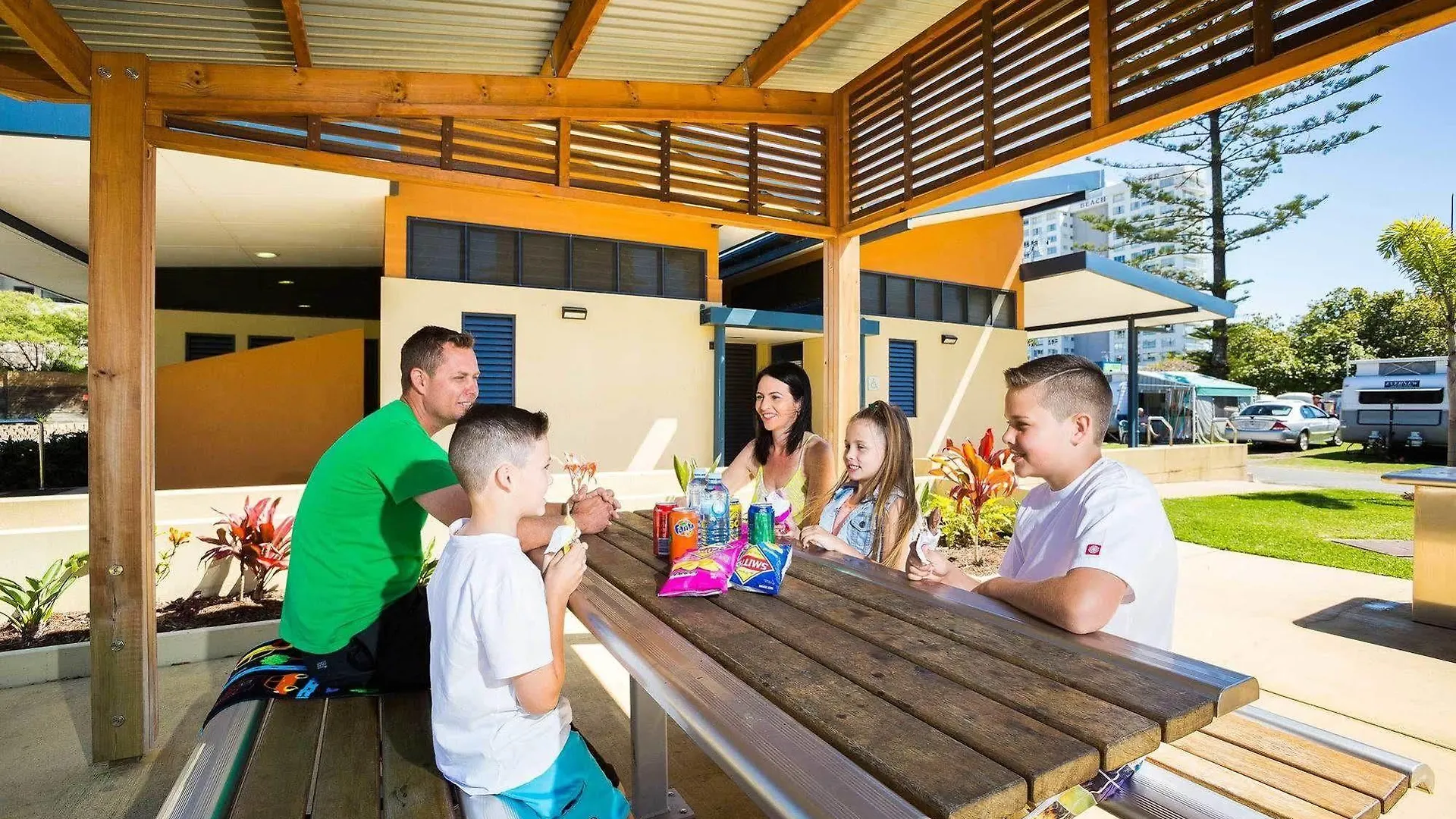 Hotel Burleigh Tourist Park