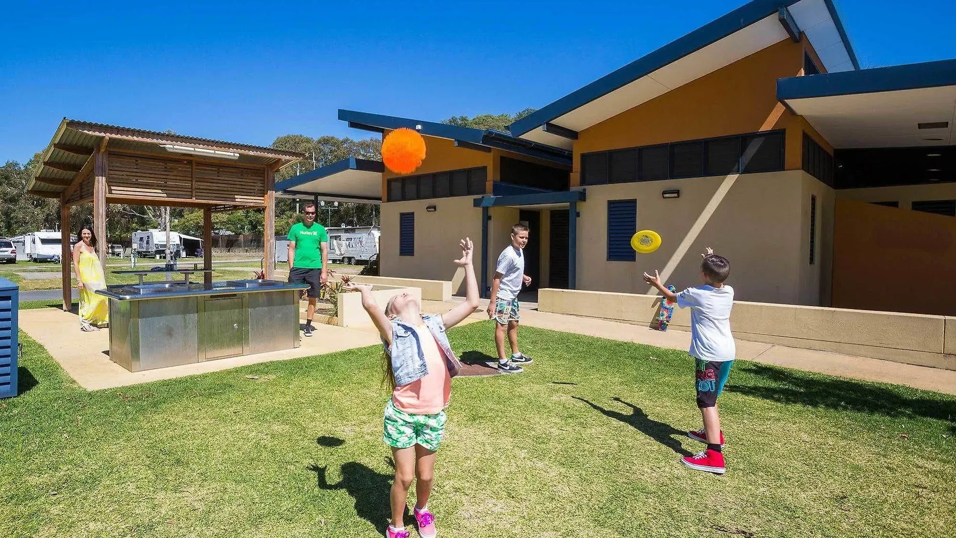 Hotel Burleigh Tourist Park