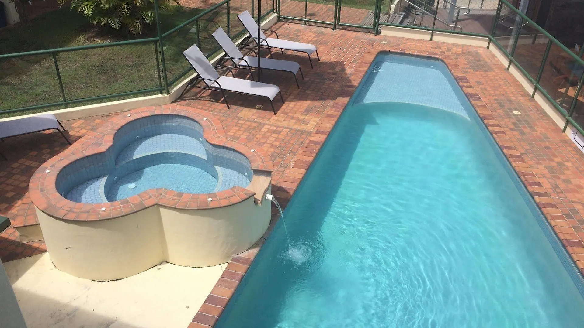 Darcy Arms Motel 3*
