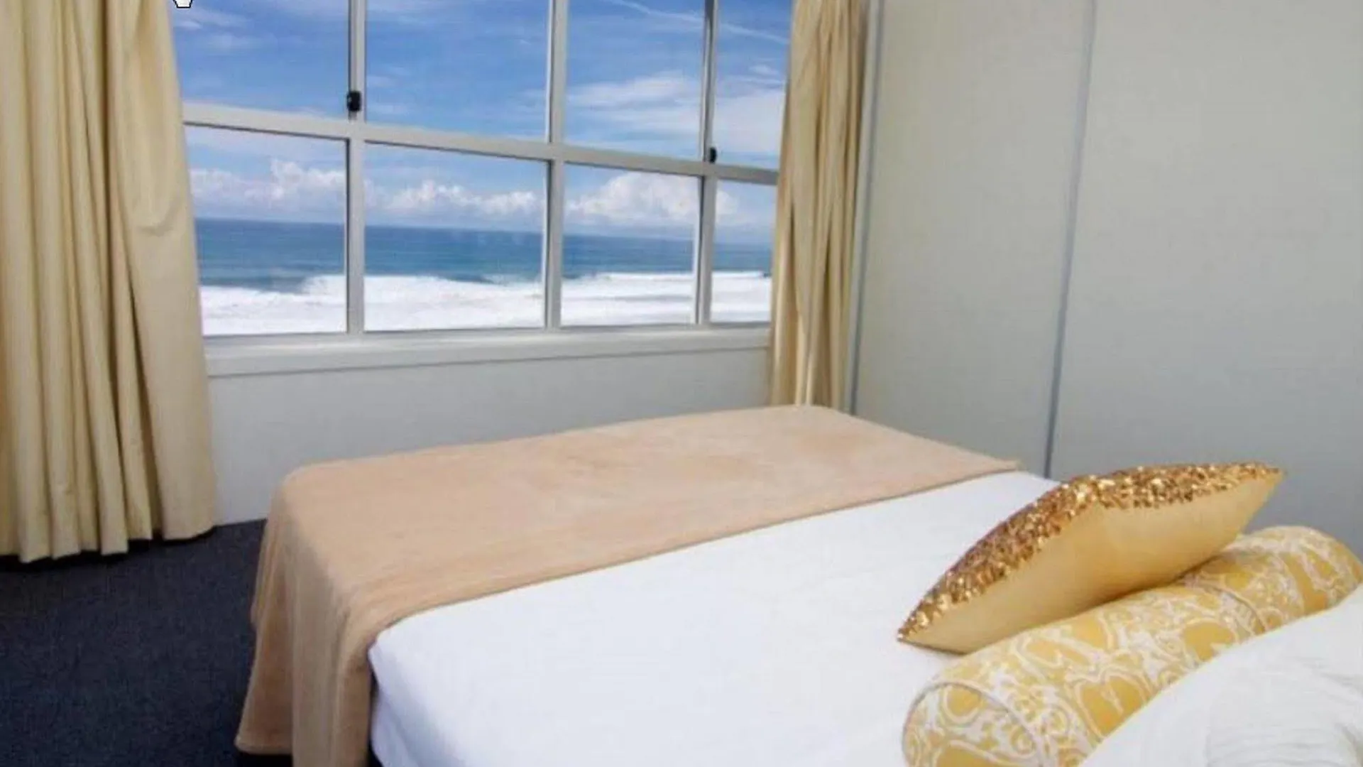 Aparthotel President - Absolute Beachfront