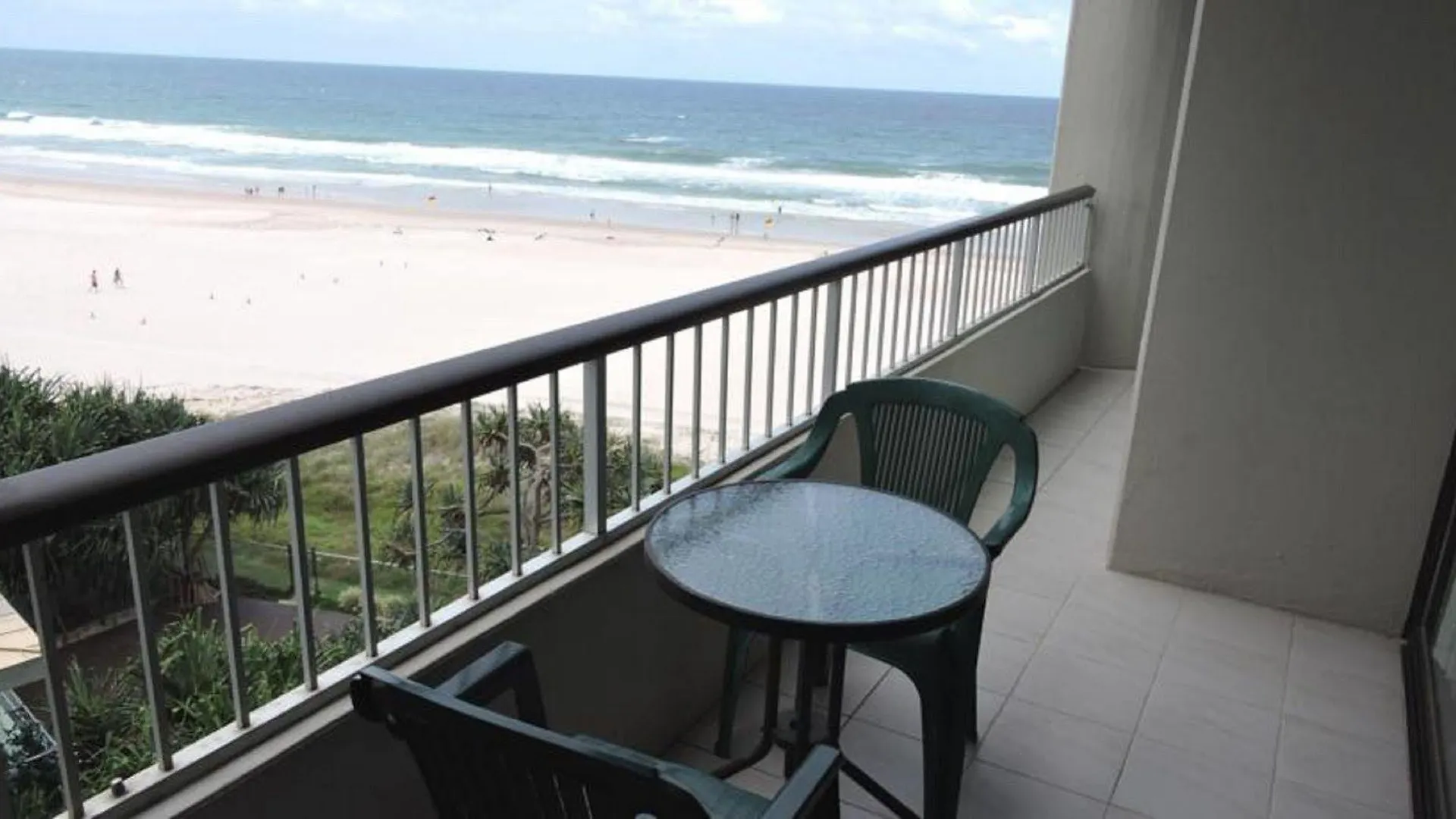 President - Absolute Beachfront 3* Gold Coast