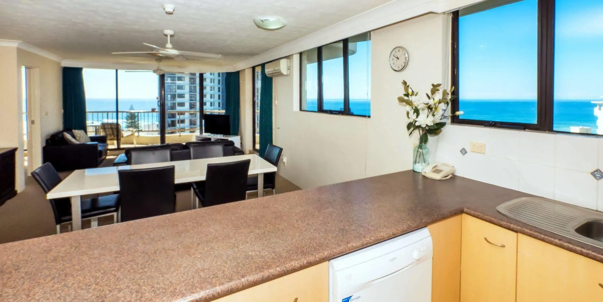 Aristocrat Aparthotel 3*