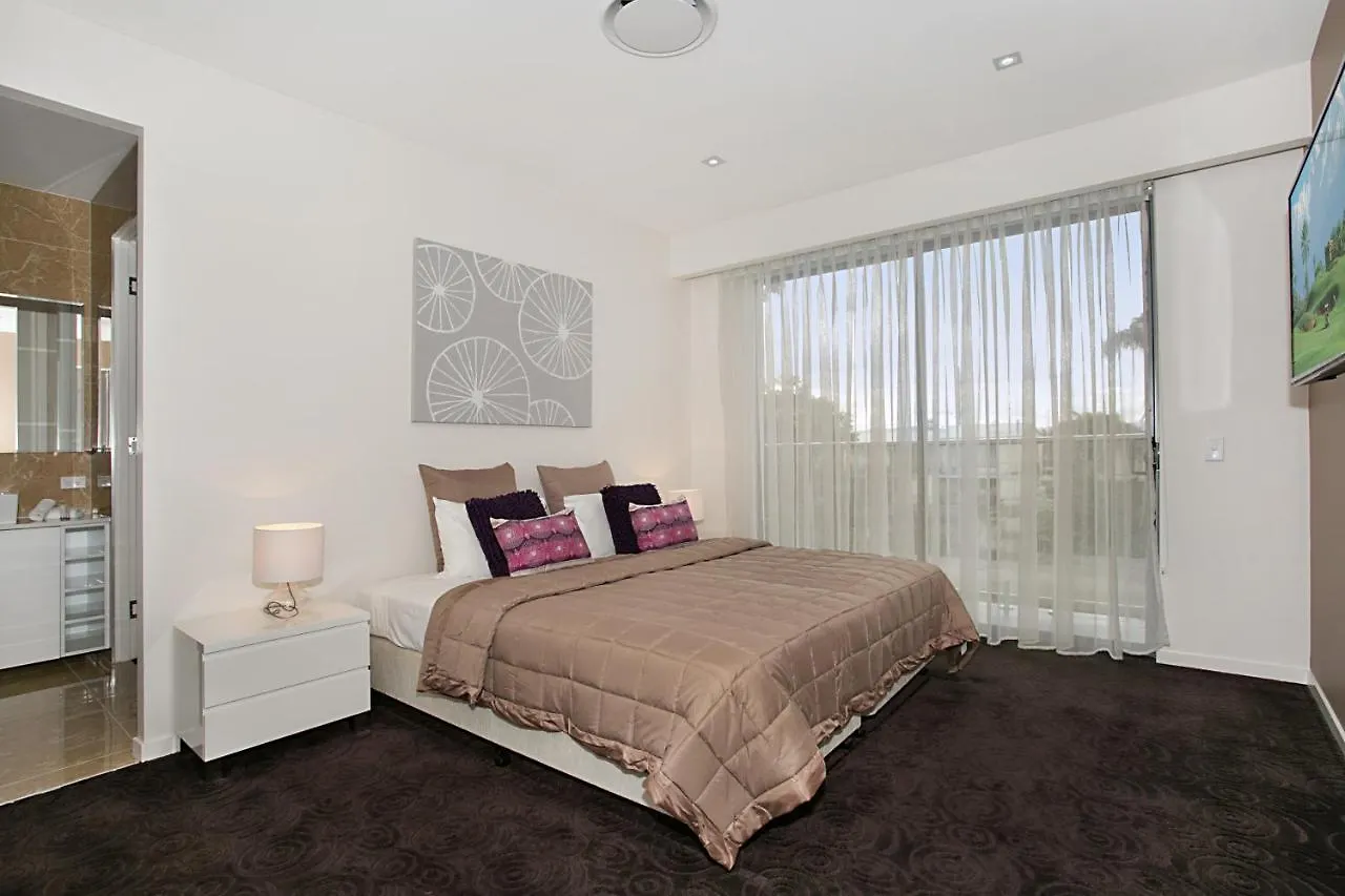 Luxe On Lotus * Gold Coast