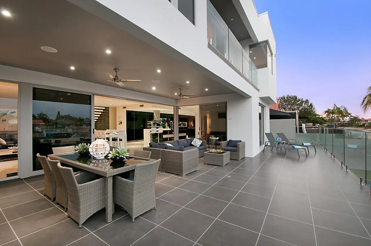 Holiday home Waterfront Splendour