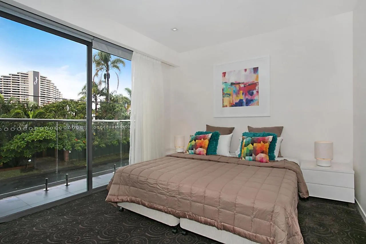Luxe On Lotus * Gold Coast