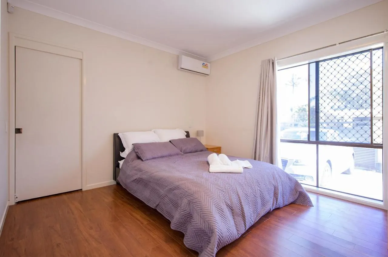 Mermaid Waters Duplex House Homestay Gold Coast