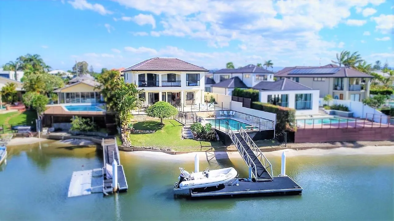 Holidays House Almafi Drive Surfers Paradise Holiday home